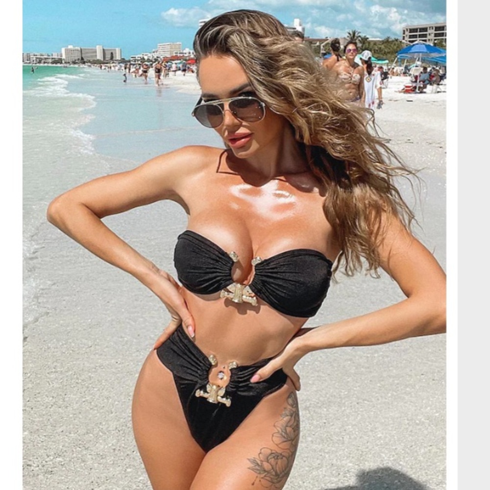 NWT PRETTY LITTLE THING BIKINI SET 👙🔥🕶